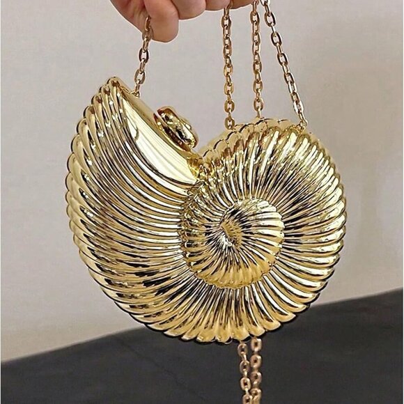 Lightweight Metallic Conch Purse - Perfect for Parties & Special Occasions - Picture 3 of 5